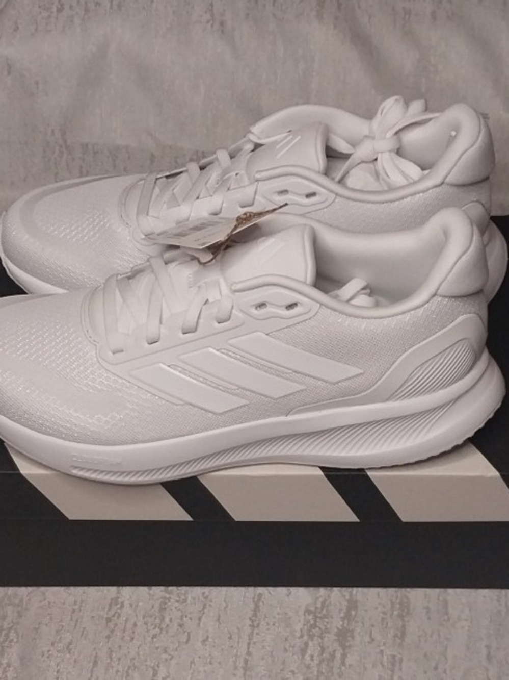 adidas Runfalcon White Women's 7.5 Athletic Sneakers
